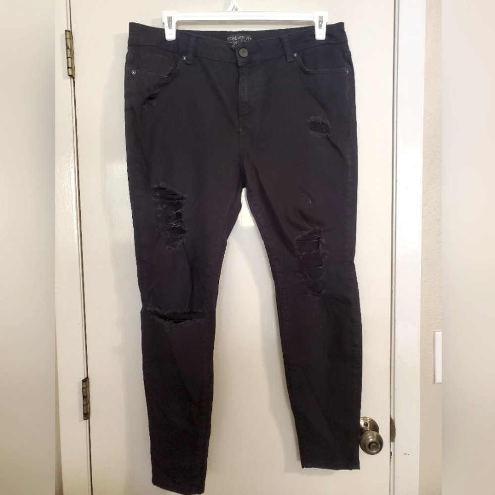 Forever 21 Distressed Mid Rise Skinny Jeans (Size 14)